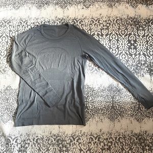 Lightweight long-sleeved athletic top